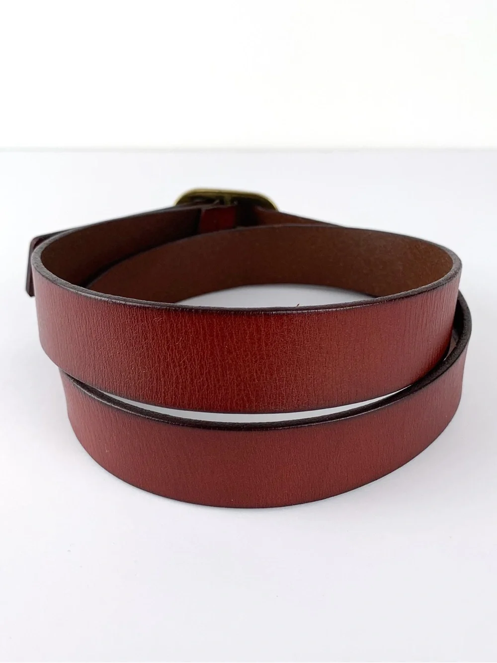 Gap leather belt in cognac red-brown color with brass tone buckle, medium
